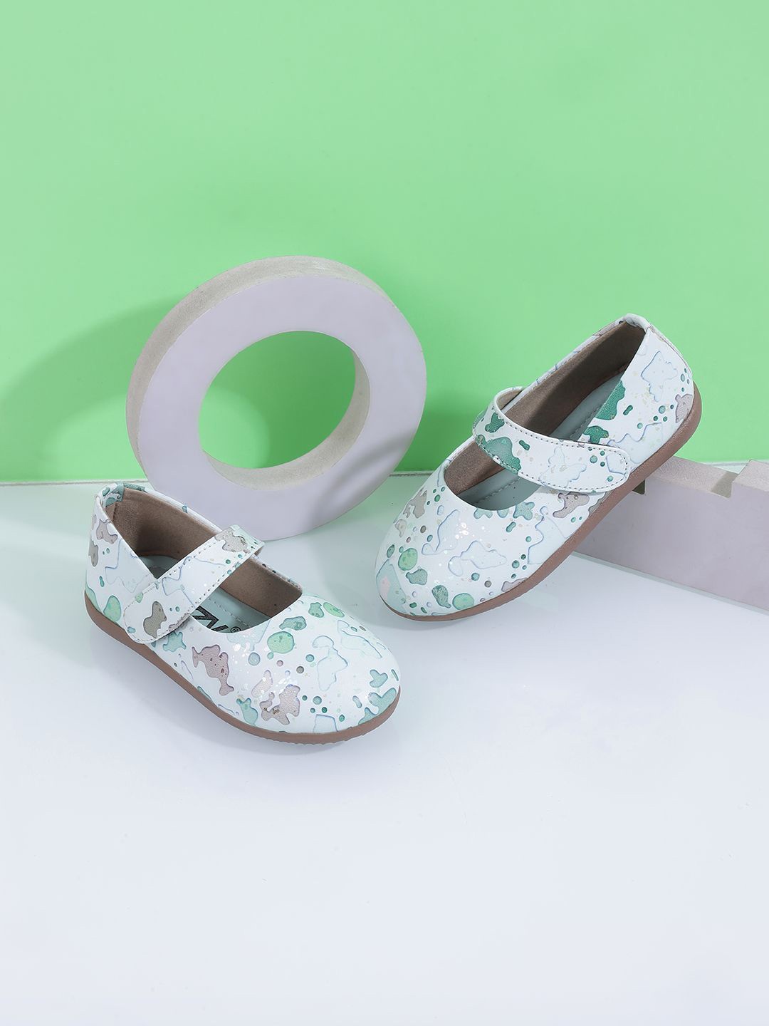 

Jazzy Juniors Girls Printed Round Toe Ballerinas, Green