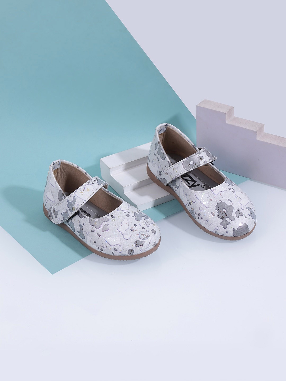 

Jazzy Juniors Girls Printed Round Toe Ballerinas, Grey