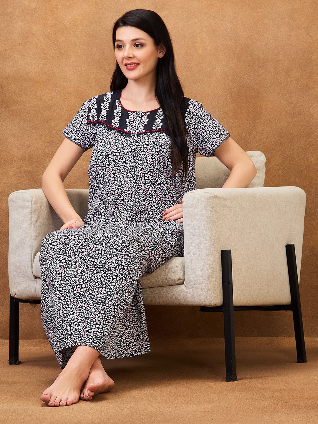 

AV2 Printed Pure Cotton Maxi Nightdress, Black