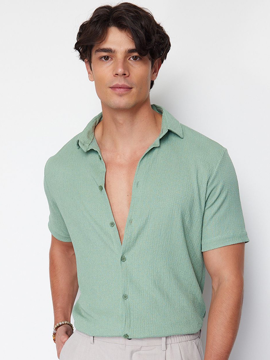 

Trendyol Spread Collar Short Sleeves Opaque Casual Shirt, Green
