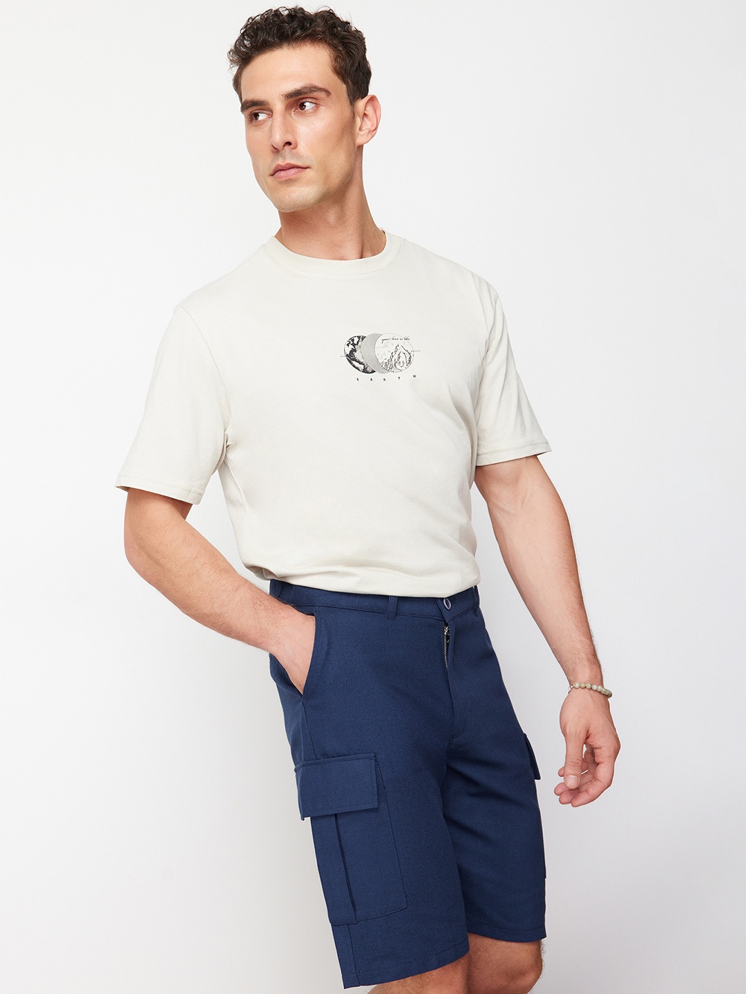 

Trendyol Men Regular Fit Mid-Rise Cargo Shorts, Navy blue