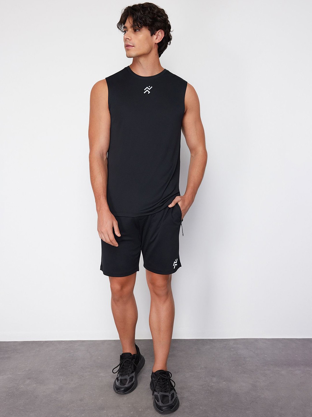 

Trendyol Men Mid-Rise Sports Shorts, Black