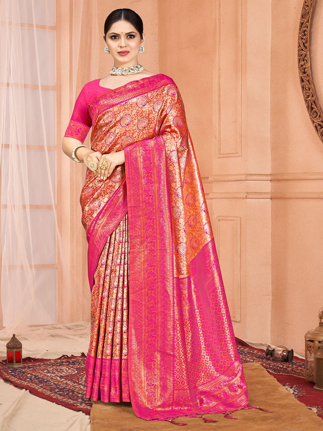 

SANGAM PRINTS Woven Design Zari Tussar Saree, Pink