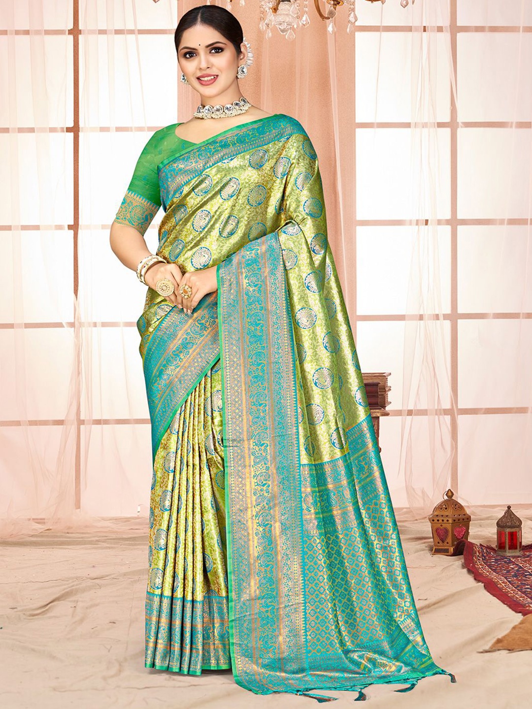 

SANGAM PRINTS Woven Design Zari Tussar Saree, Green