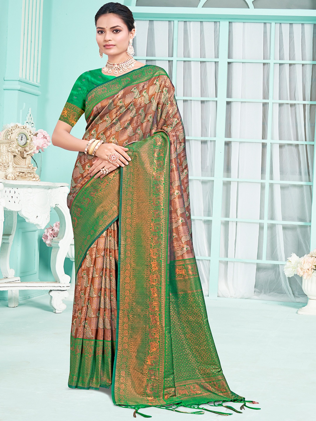 

SANGAM PRINTS Woven Design Zari Tussar Saree, Green