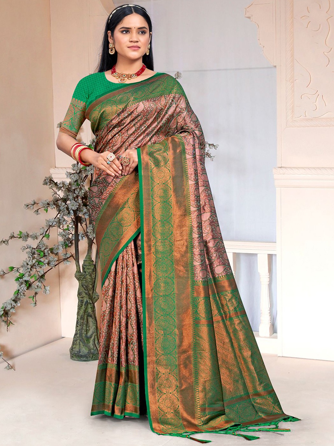 

SANGAM PRINTS Woven Design Zari Tussar Saree, Green