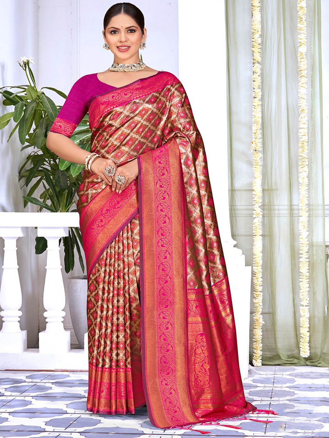 

SANGAM PRINTS Woven Design Zari Tussar Saree, Pink