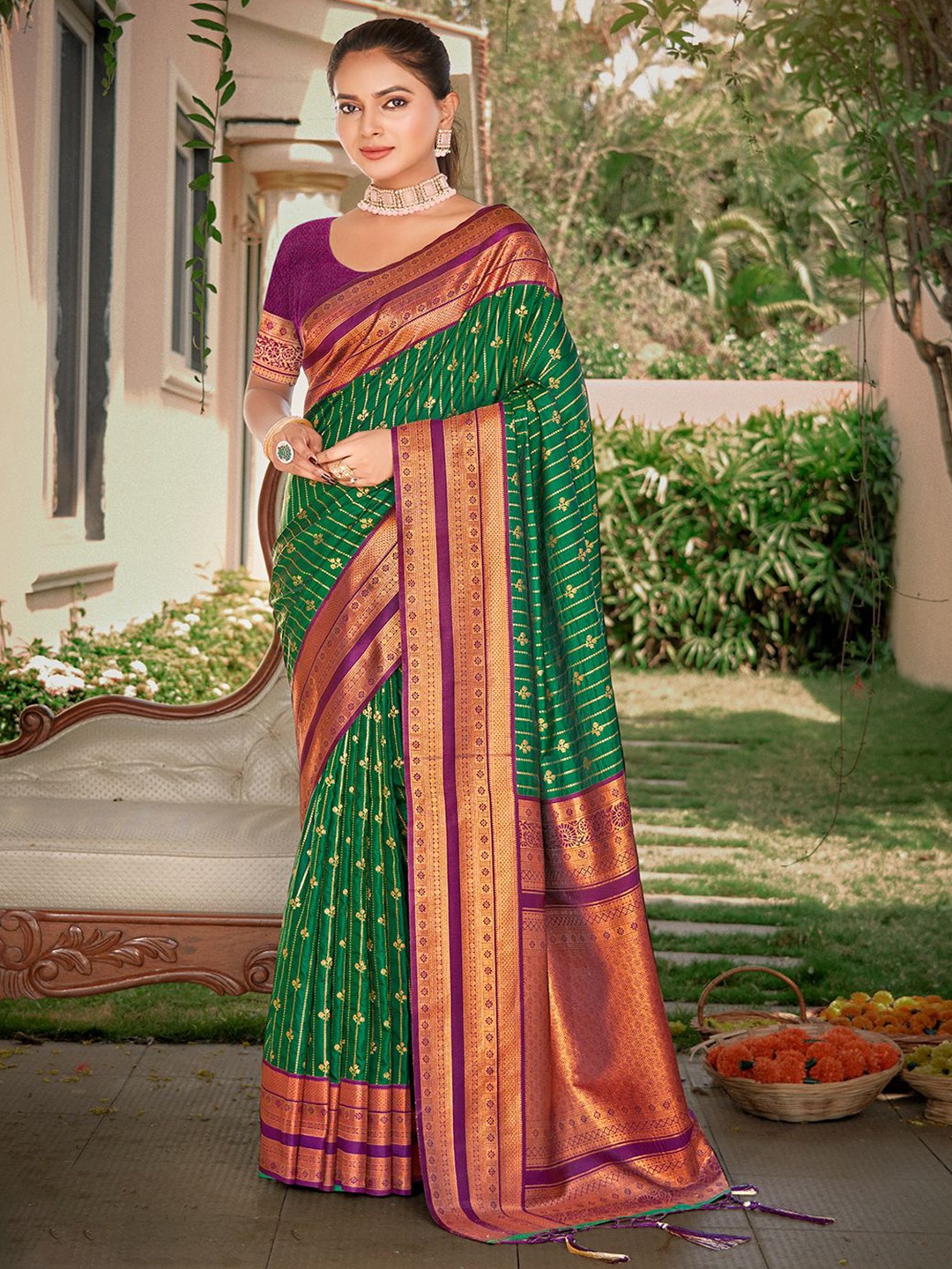 

SANGAM PRINTS Woven Design Zari Tussar Saree, Green