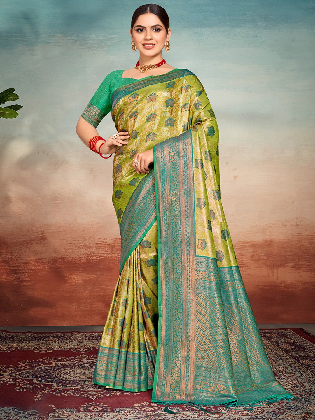 

SANGAM PRINTS Woven Design Zari Tussar Saree, Green