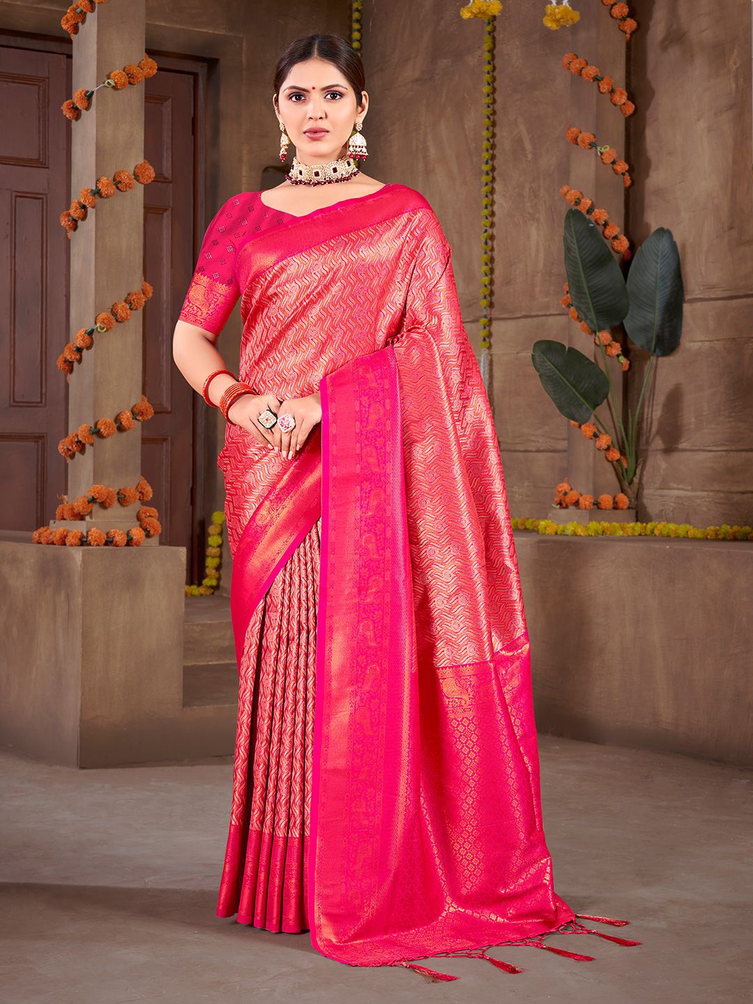

SANGAM PRINTS Woven Design Zari Tussar Saree, Pink