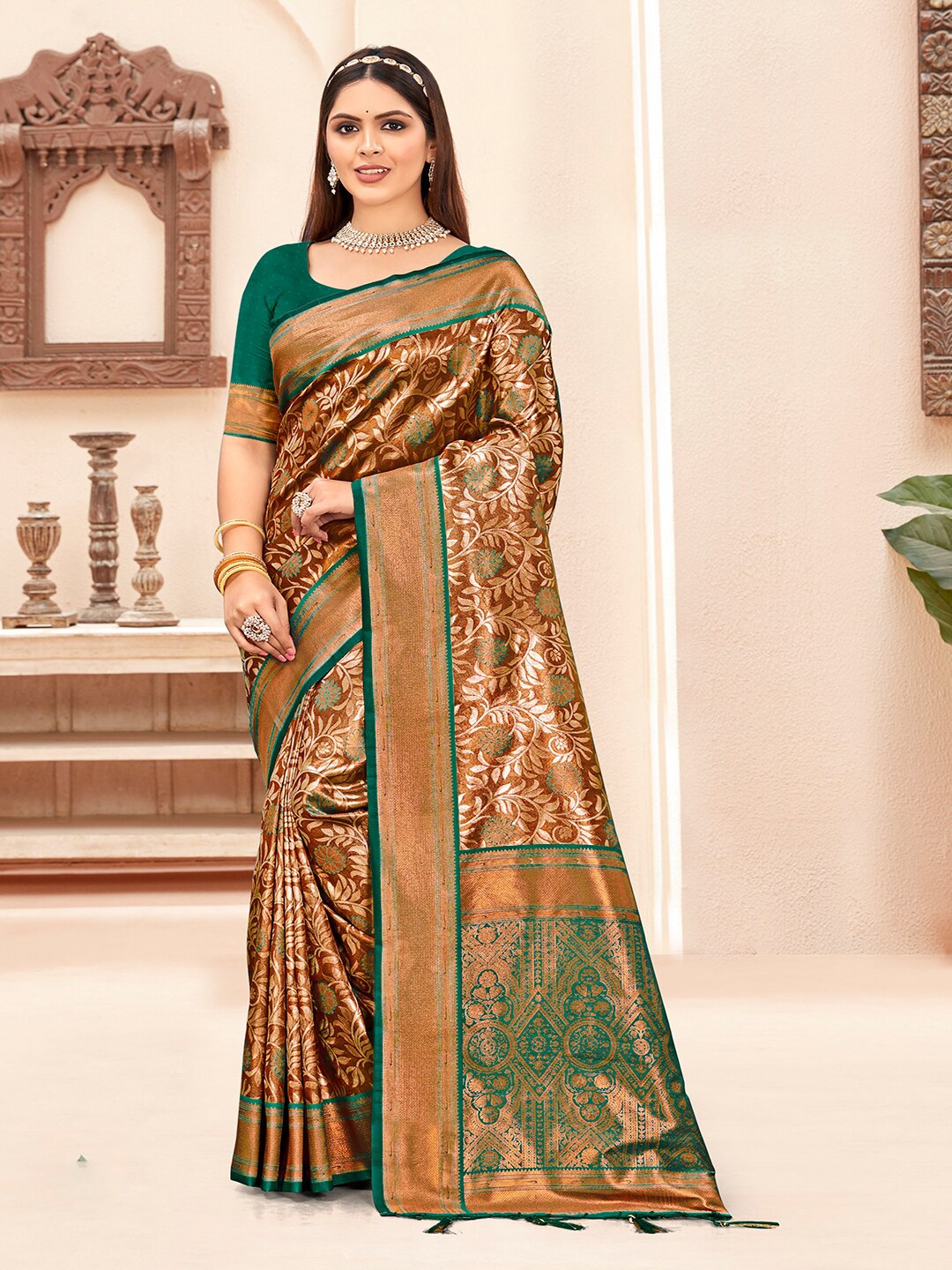 

SANGAM PRINTS Ethnic Motifs Zari Tussar Saree, Green