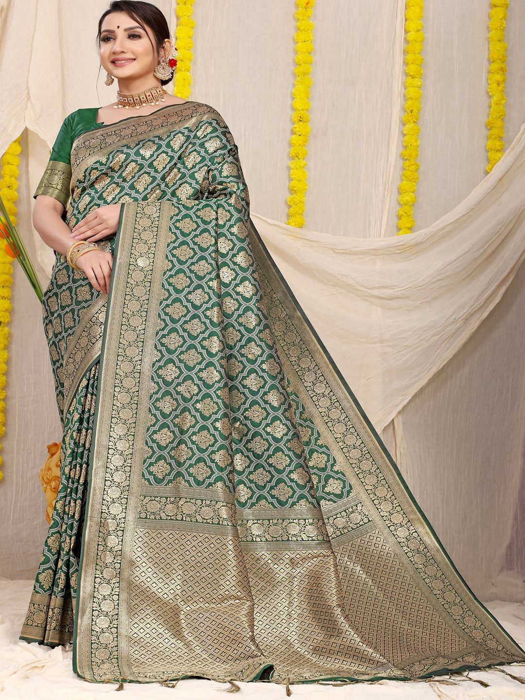 

SGF11 Ethnic Motifs Zari Kanjeevaram Saree, Green