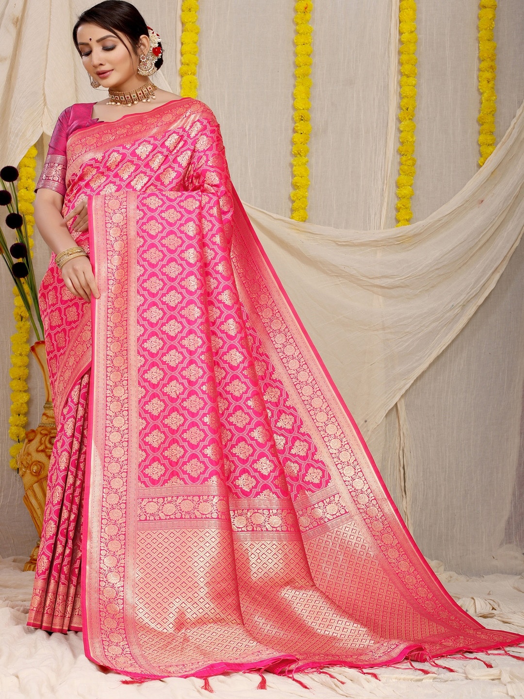 

SGF11 Ethnic Motifs Woven Design Zari Kanjeevaram Saree, Pink