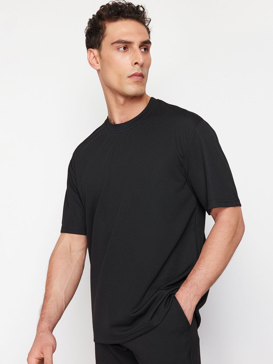 

Trendyol Men Solid Round Neck T-shirt, Black