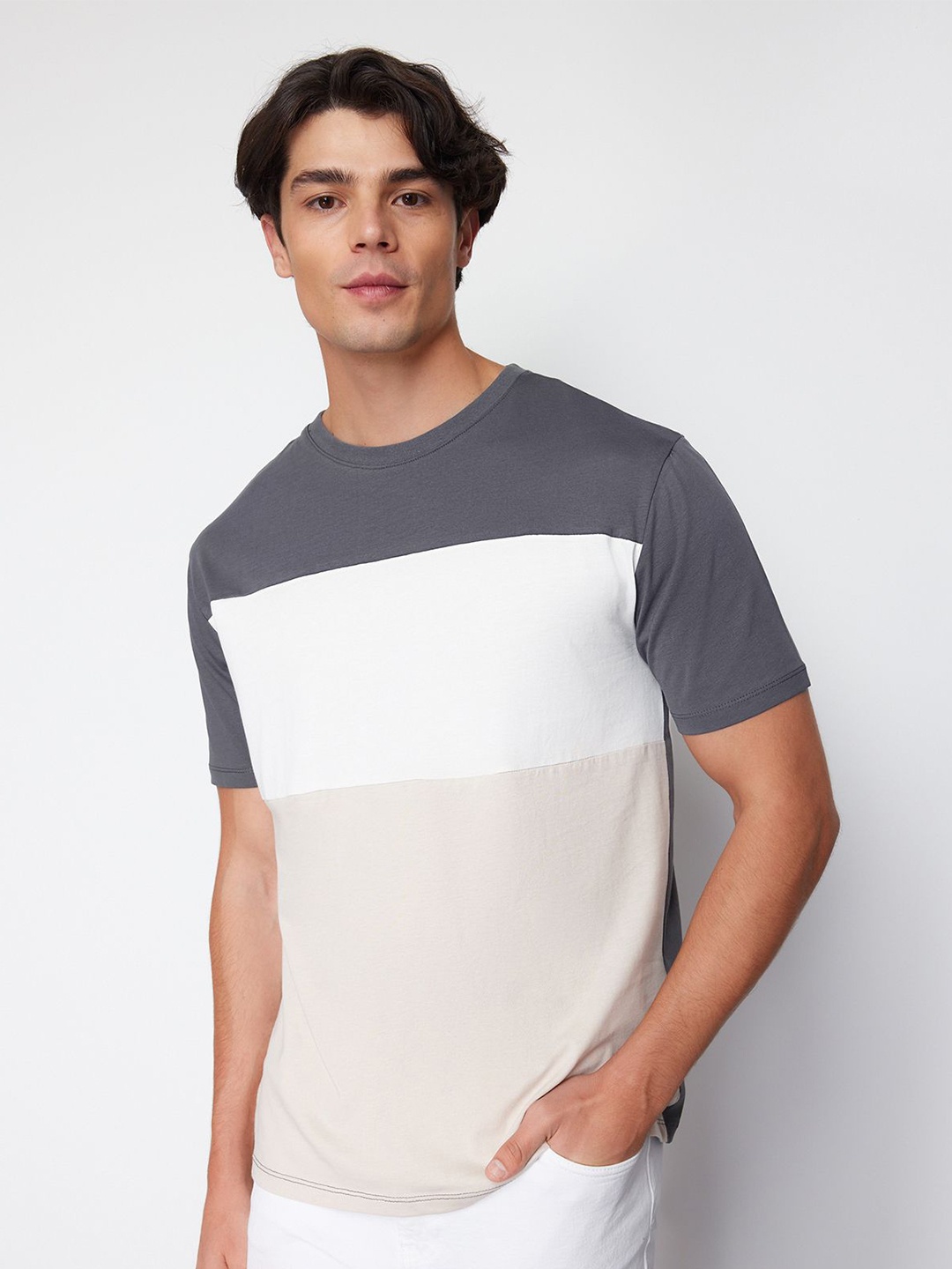 

Trendyol Men Colourblocked Round Neck Pure Cotton T-shirt, Grey