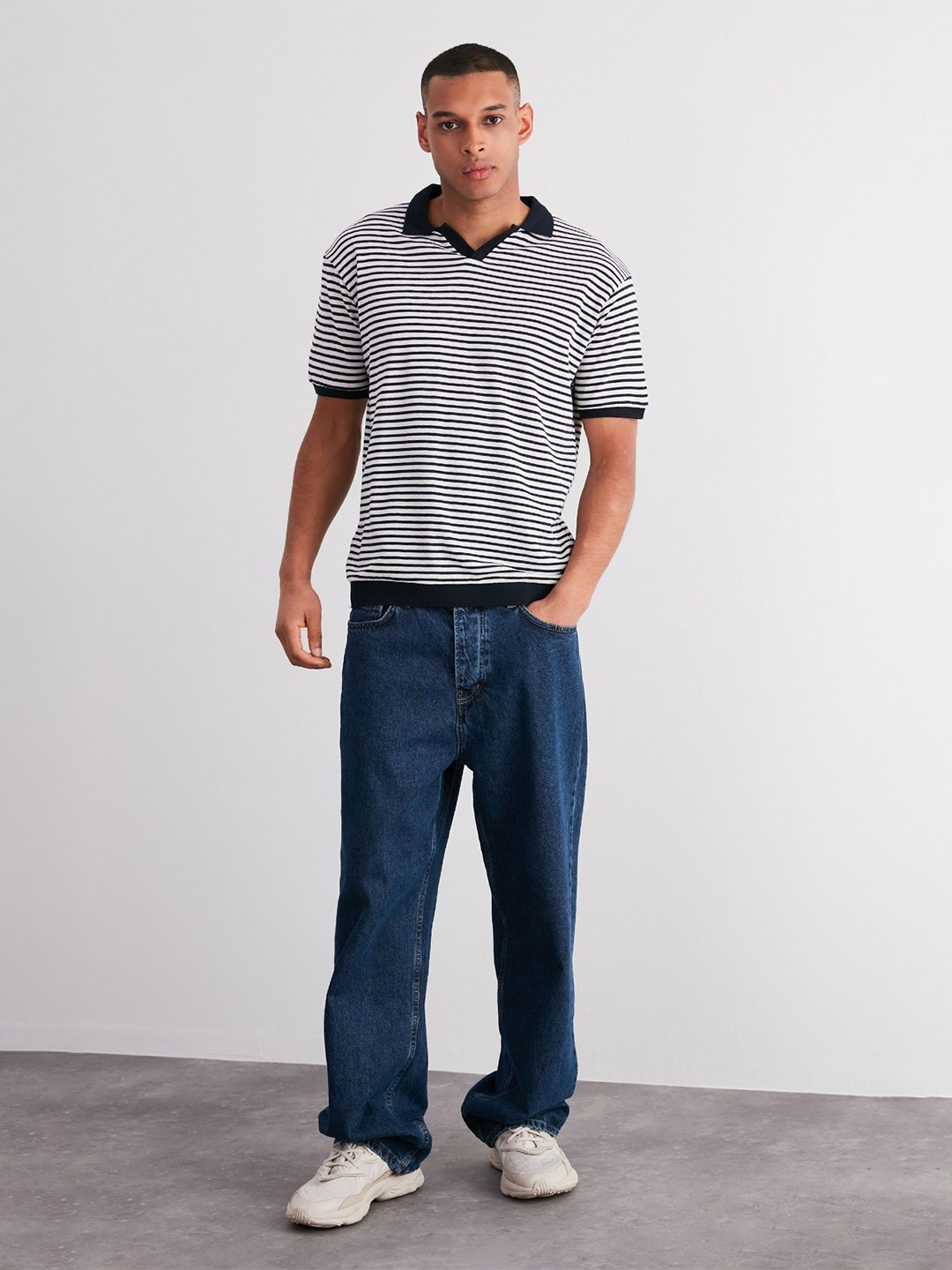

Trendyol Men Striped Polo Collar T-shirt, White
