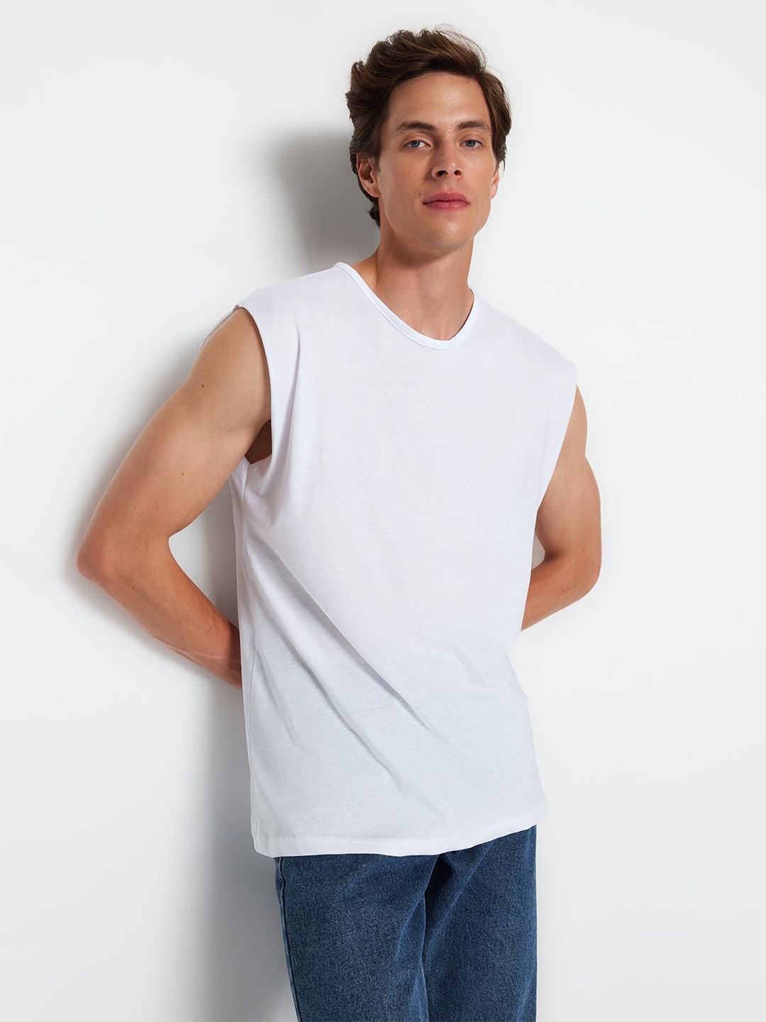 

Trendyol Men Solid Round Neck T-shirt, Na