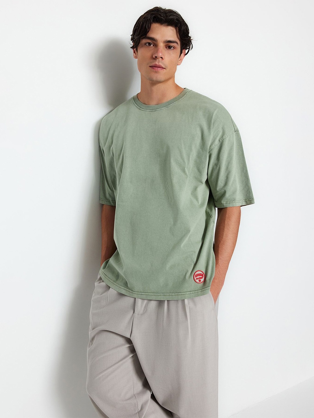 

Trendyol Men Solid Round Neck T-shirt, Na