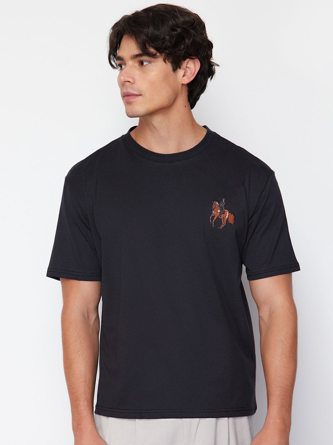

Trendyol Men Solid Round Neck T-shirt, Black