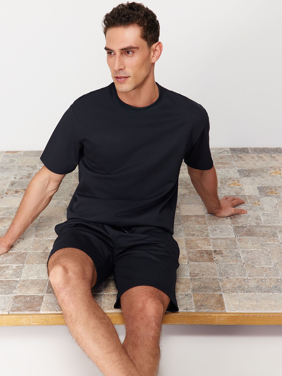 

Trendyol Men Round Neck Solid T-shirt, Black