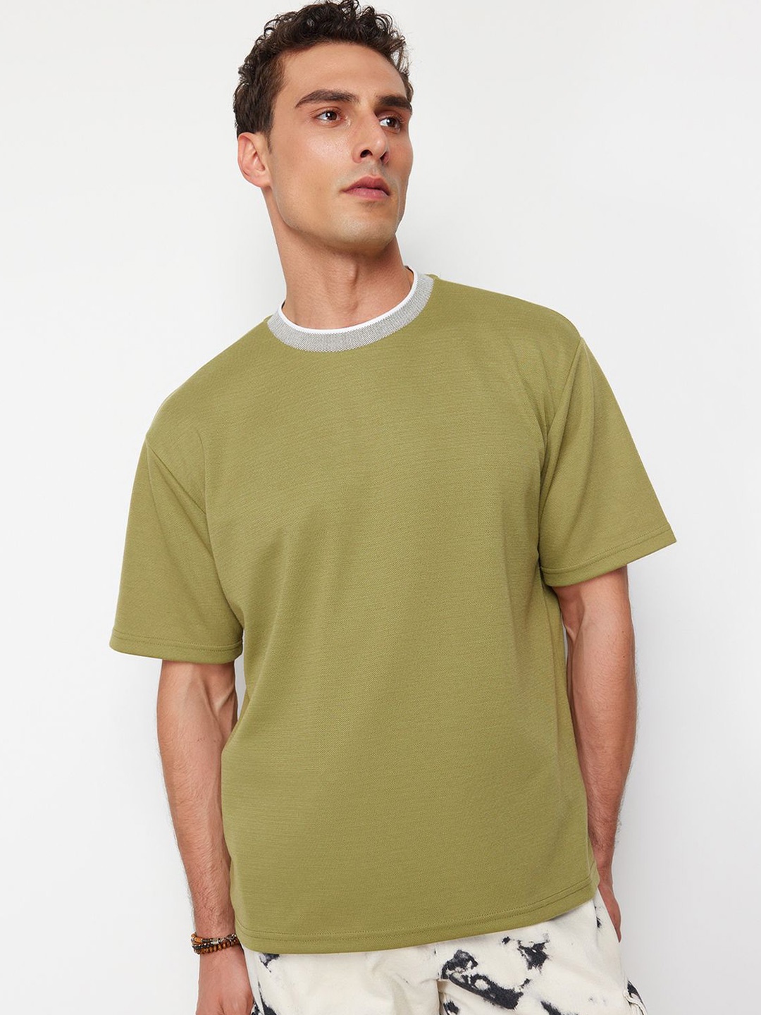 

Trendyol Men Solid Round Neck T-shirt, Green