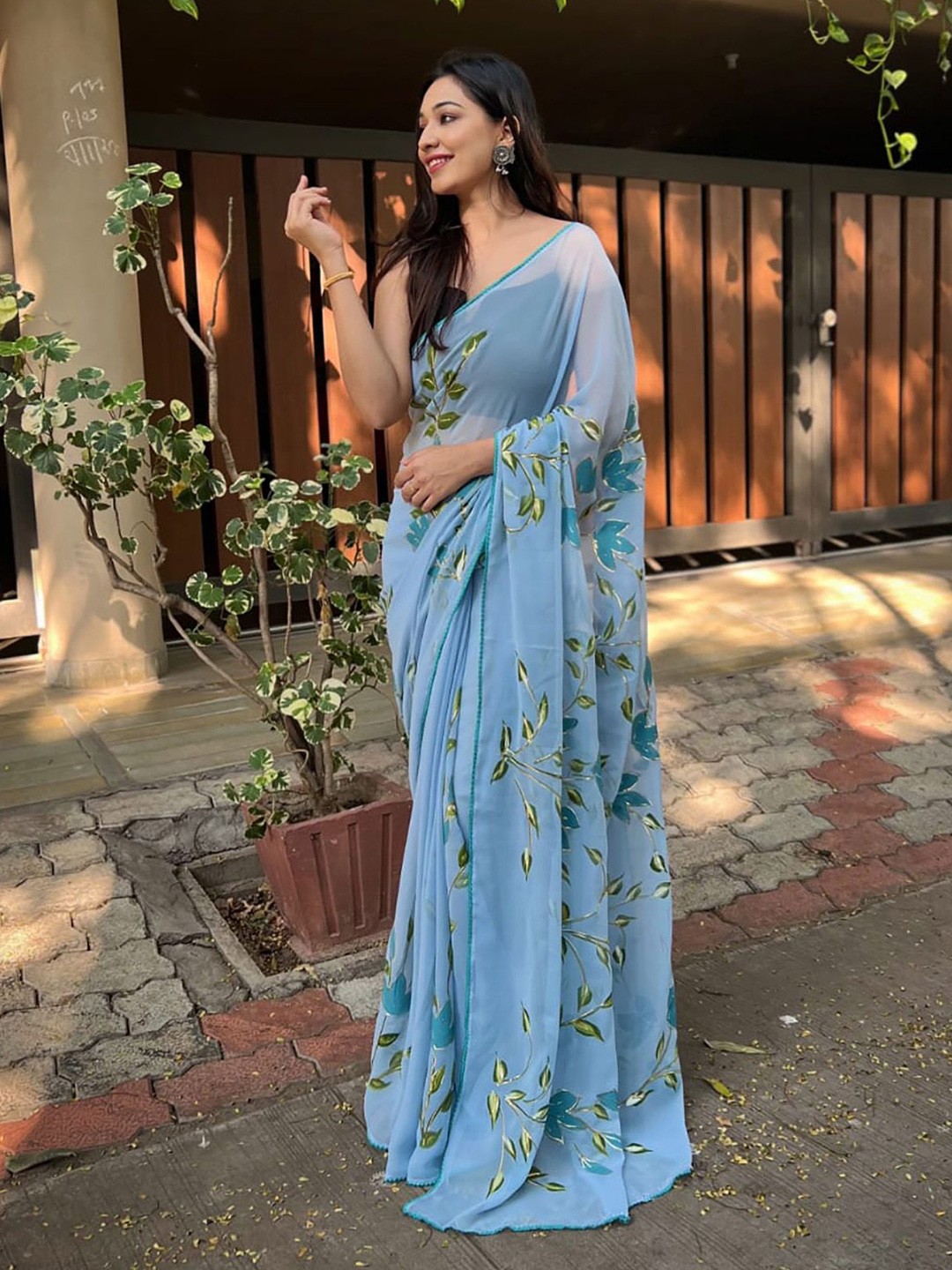 

elora Floral Pure Georgette Saree, Turquoise blue