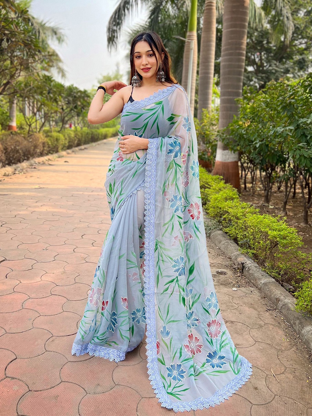 

elora Floral Pure Georgette Saree, Grey