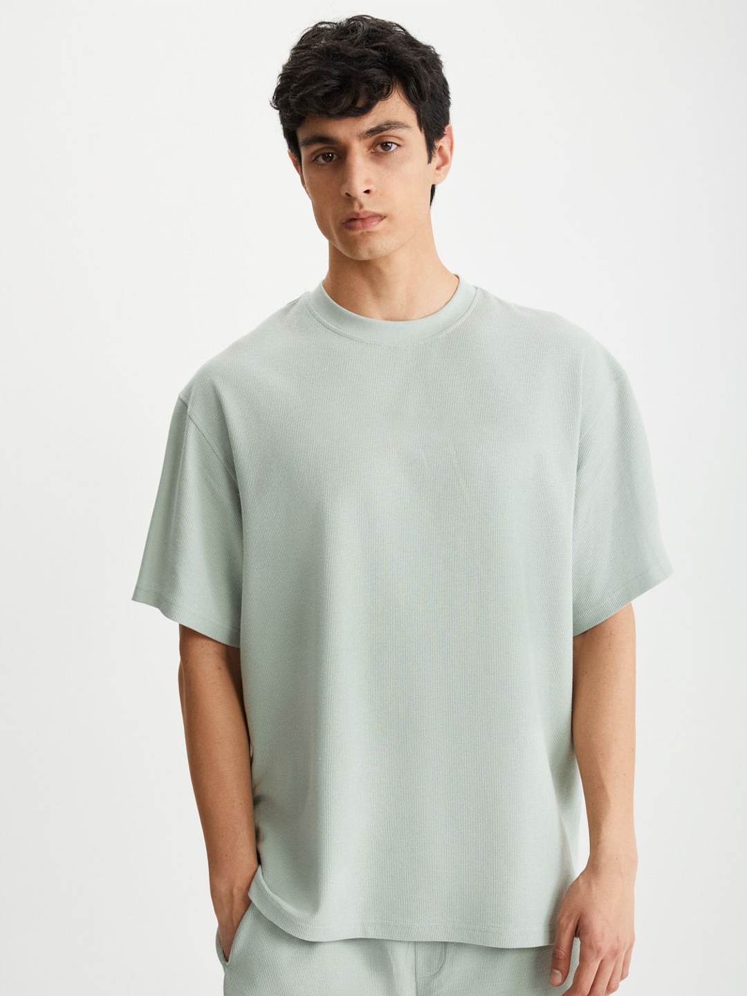 

GRIMELANGE Men Drop Shoulder Sleeves Round Neck Oversized T-shirt, Green