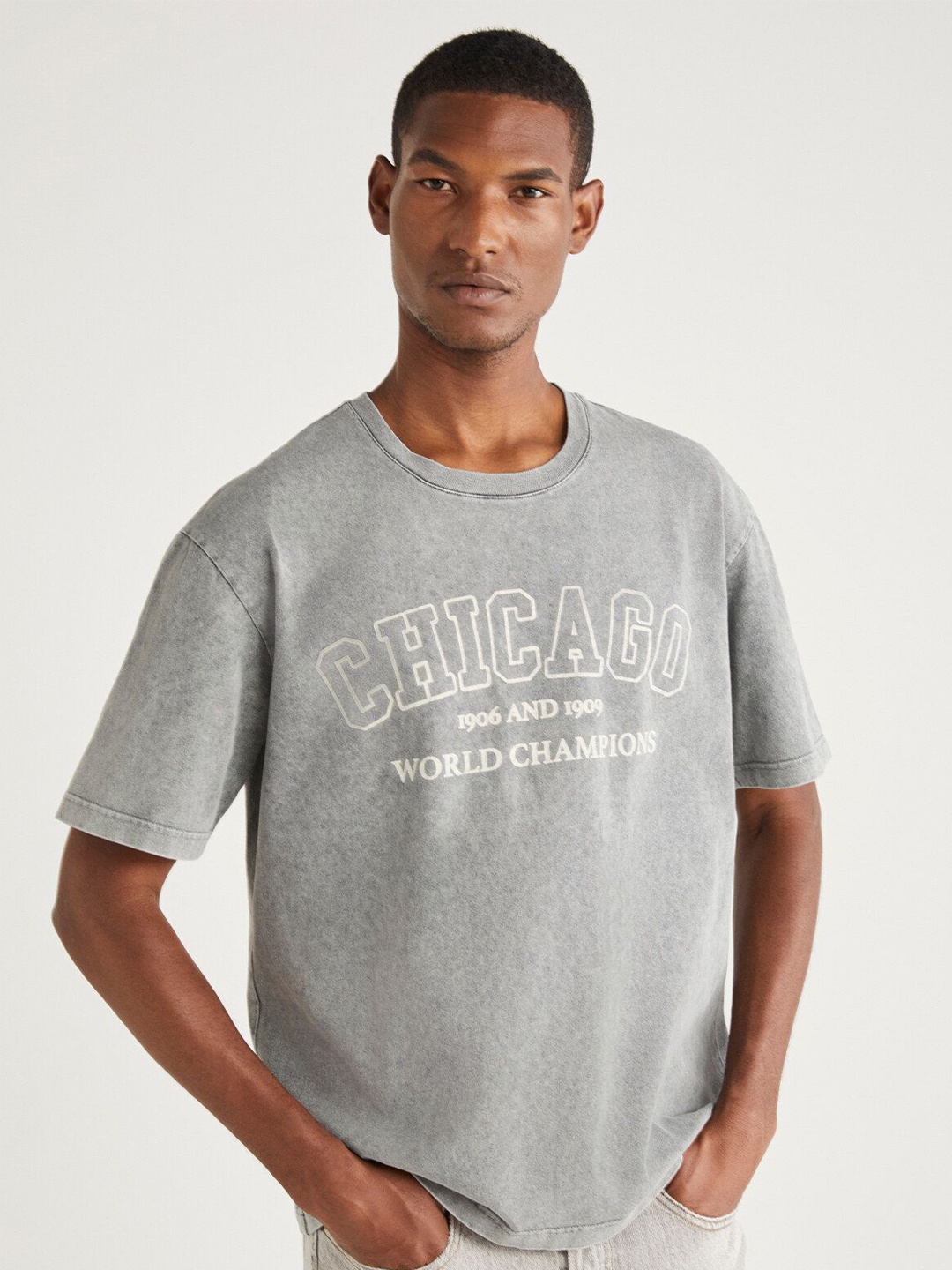 

GRIMELANGE Men Typography Printed Round Neck Pure Cotton T-shirt, Grey