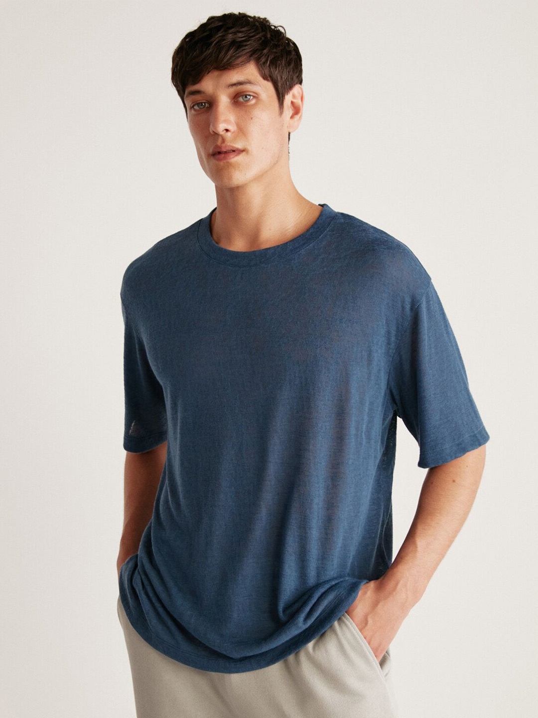

GRIMELANGE Men Solid Round Neck T-shirt, Navy blue