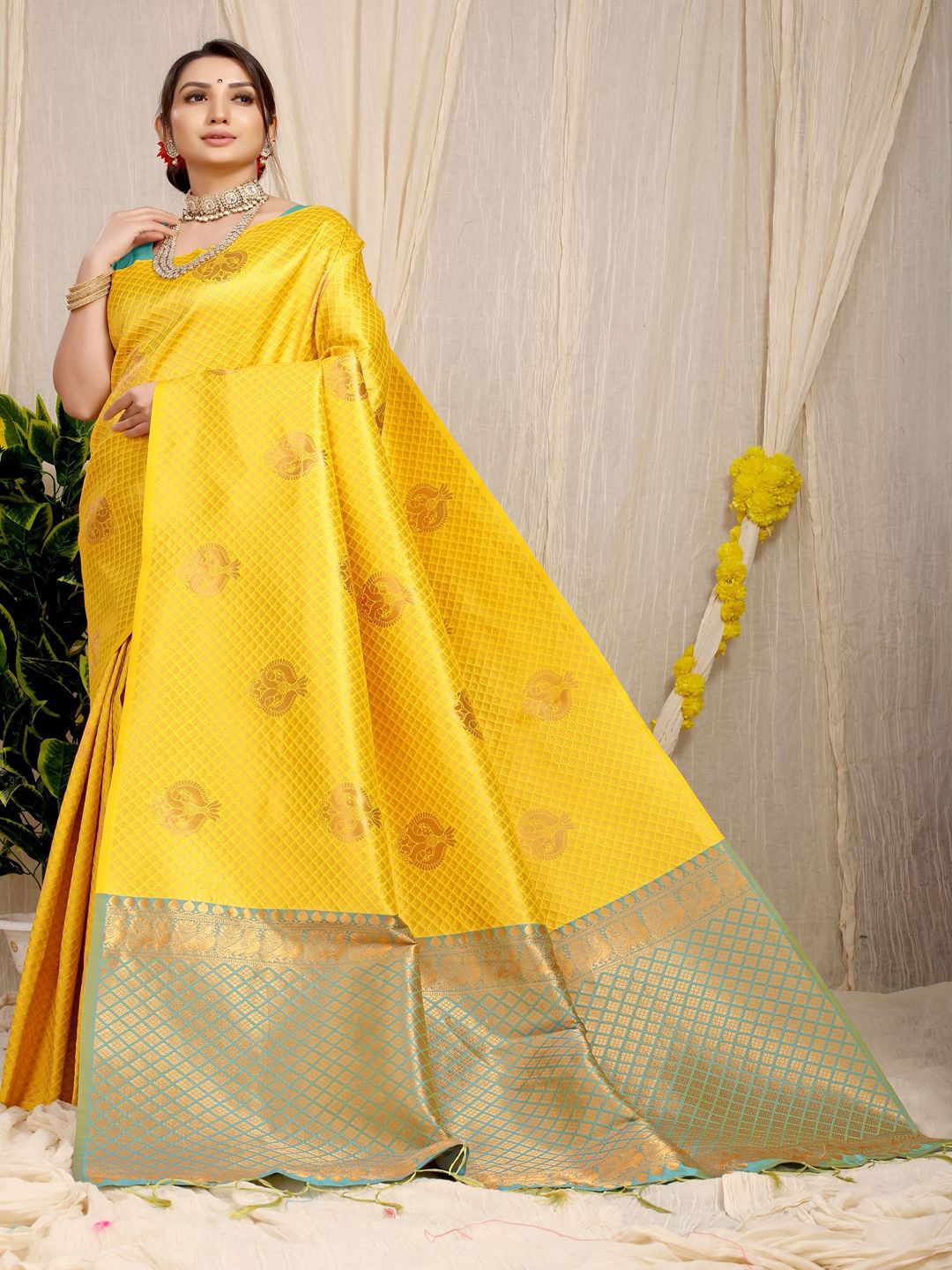 

SGF11 Woven Design Zari Kanjeevaram Saree, Yellow