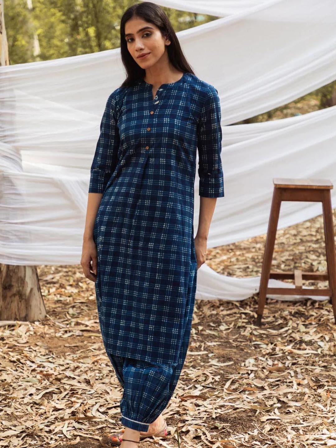 

Mera Rang Checked Mandarin Collar Pure Cotton Kurta with Harem Pants, Blue