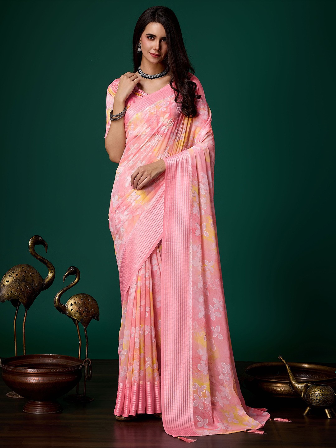 

Mitera Floral Pure Georgette Saree, Peach