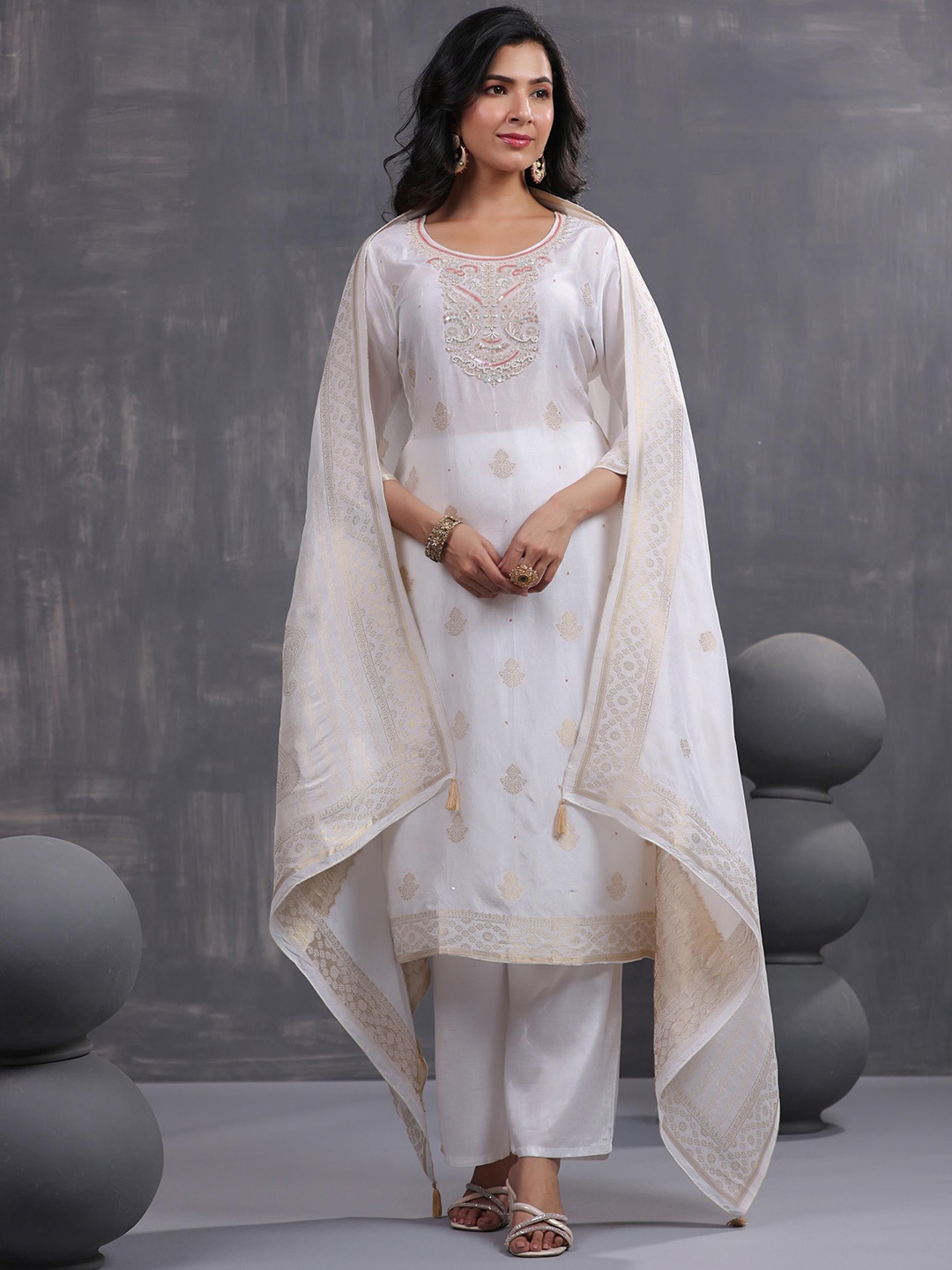 

SCAKHI Floral Regular Sequinned Kurta with Palazzos & Dupatta, Off white