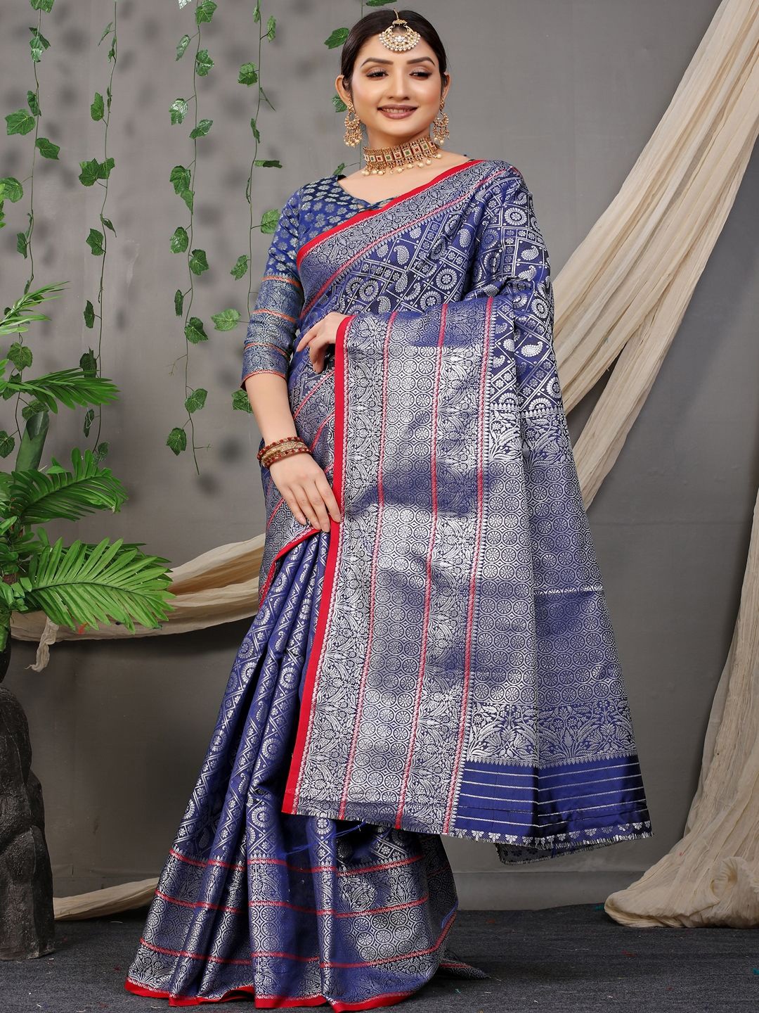 

SGF11 Paisley Zari Kanjeevaram Saree, Navy blue