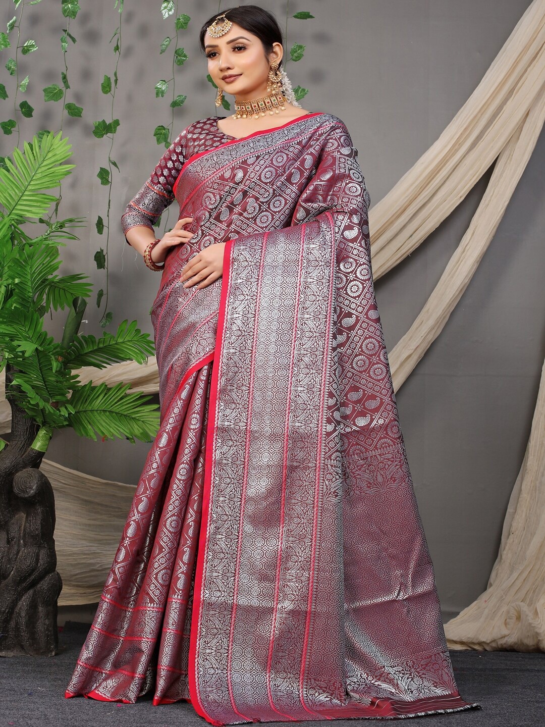 

SGF11 Ethnic Motifs Zari Art Silk Kanjeevaram Saree, Brown