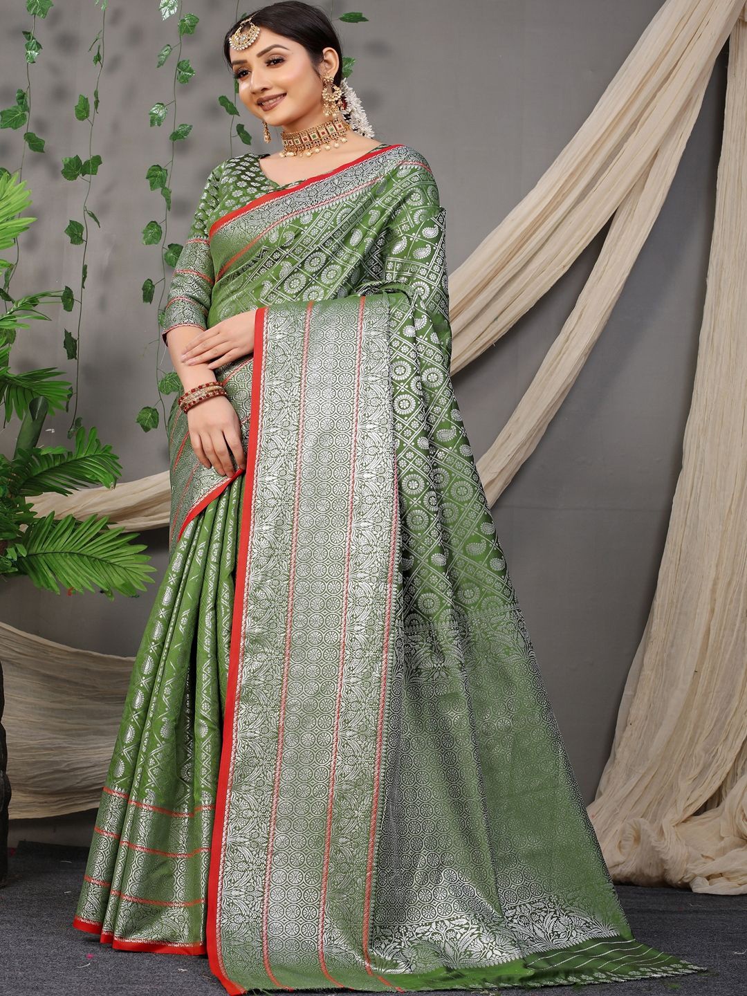 

SGF11 Paisley Zari Kanjeevaram Saree, Fluorescent green