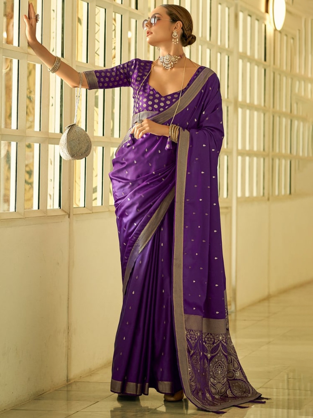 

MySilkLove Woven Design Zari Banarasi Saree, Purple