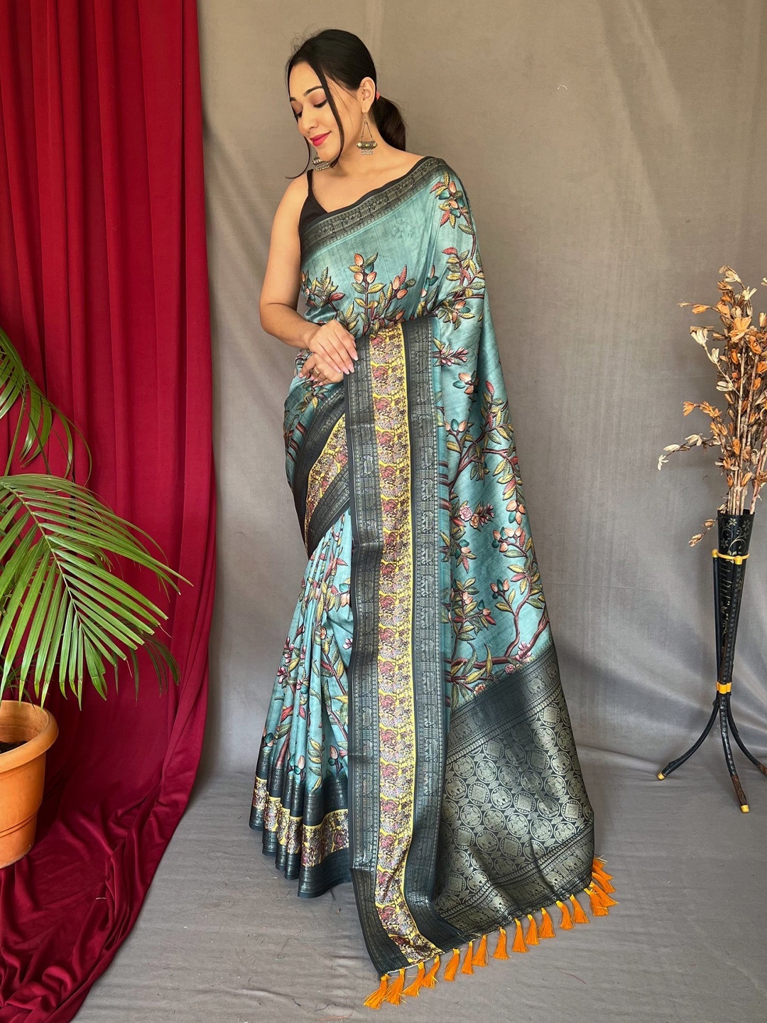 

MySilkLove Floral printed Saree, Blue