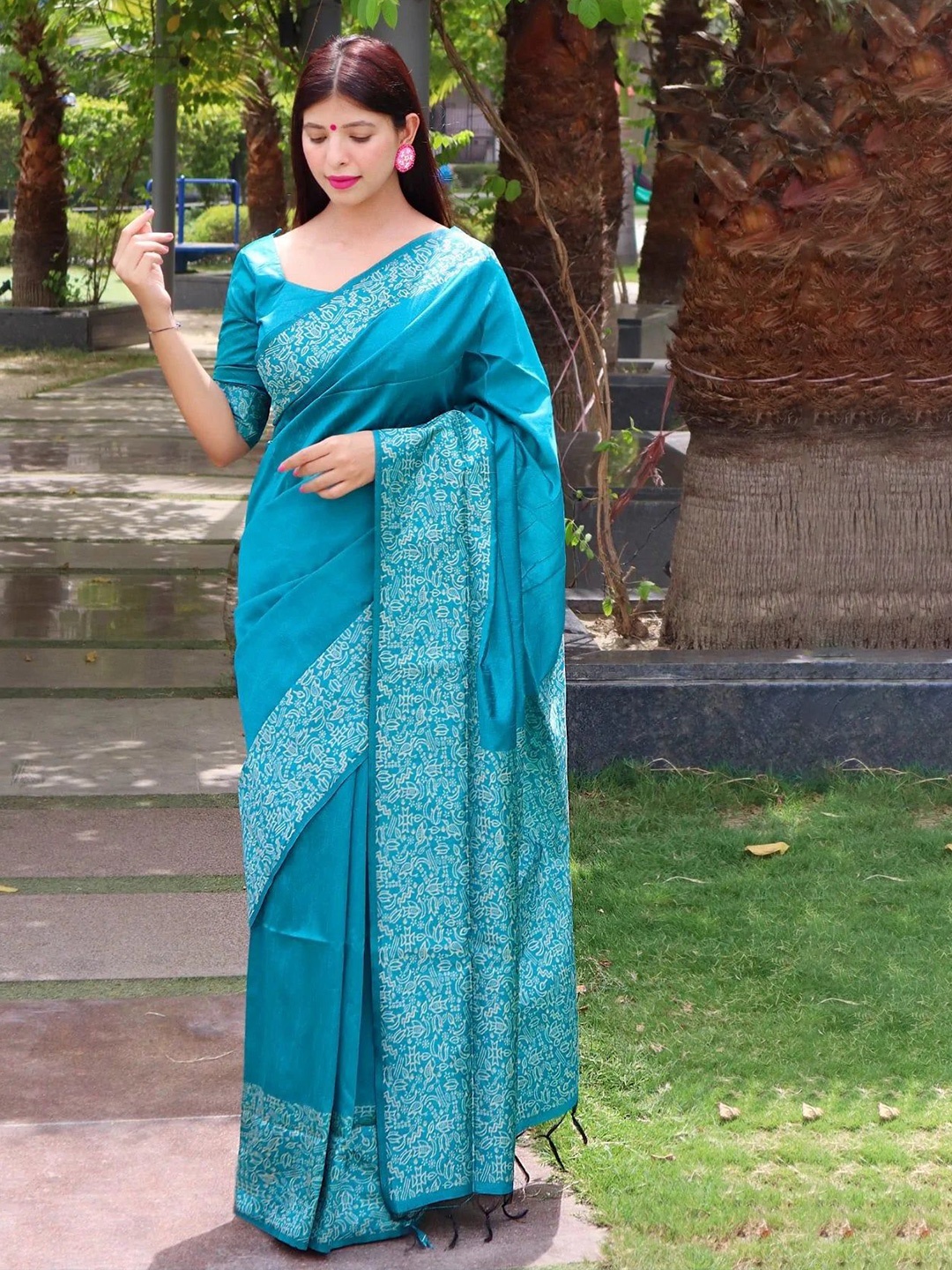 

MySilkLove Woven Design Zari SBanarasi Saree, Blue