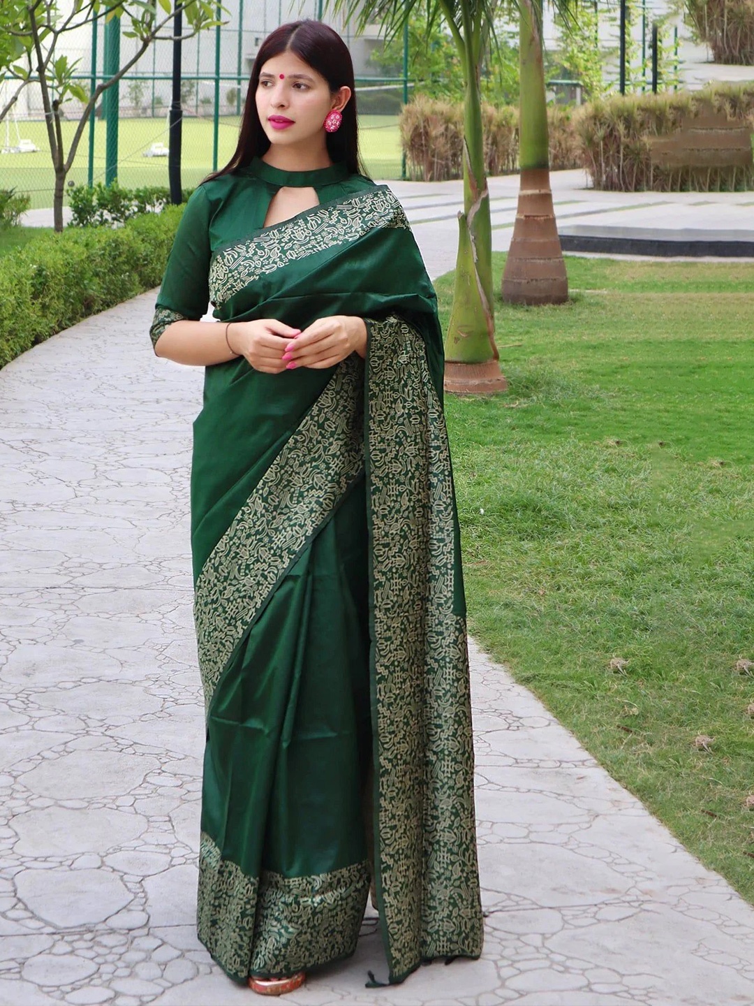 

MySilkLove Woven Design Zari Banarasi Saree, Green