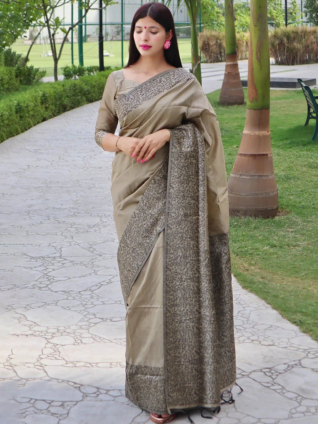 

MySilkLove Woven Design Zari Banarasi Saree, Grey