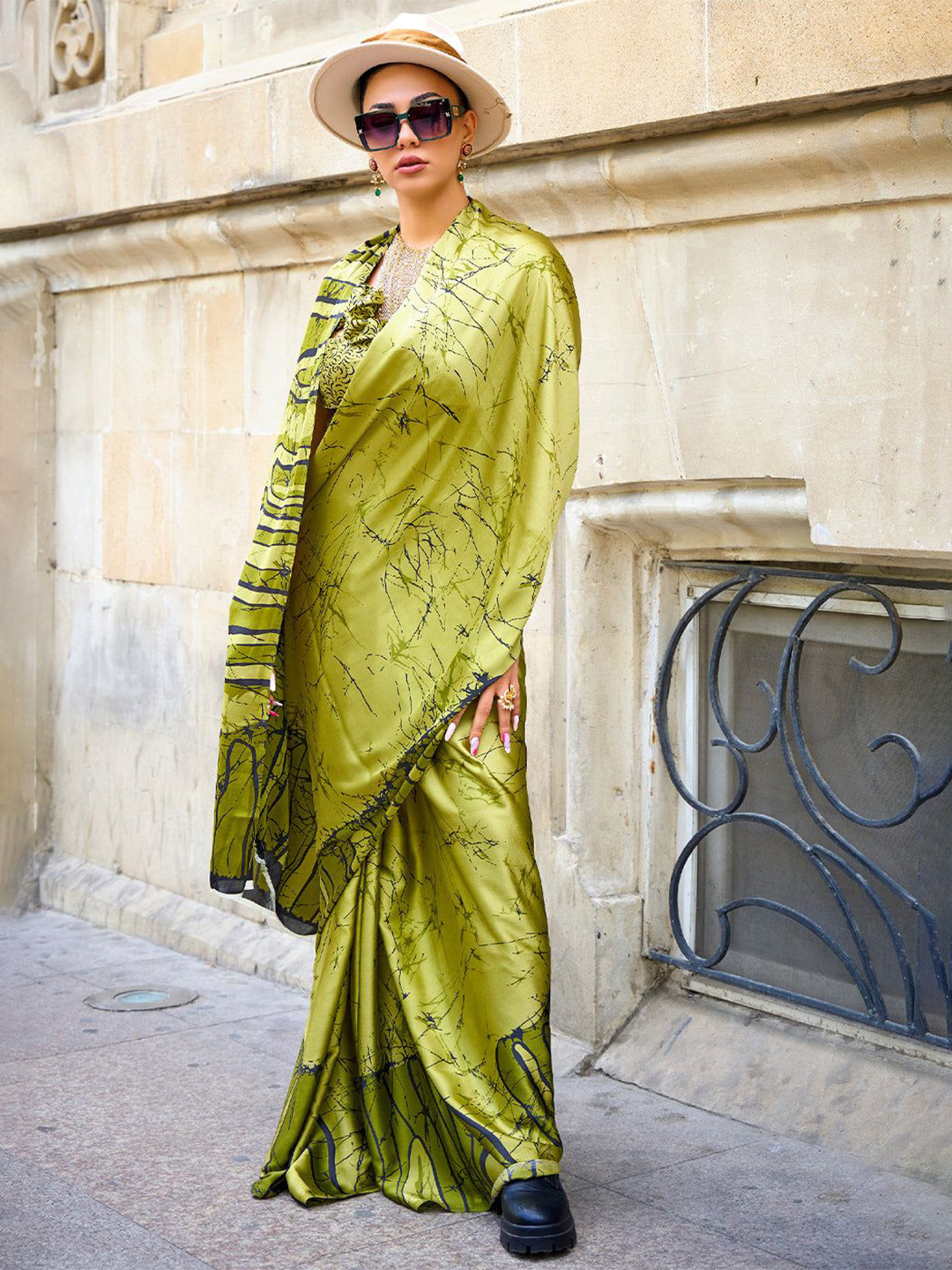 

MySilkLove Printed Satin Saree, Green