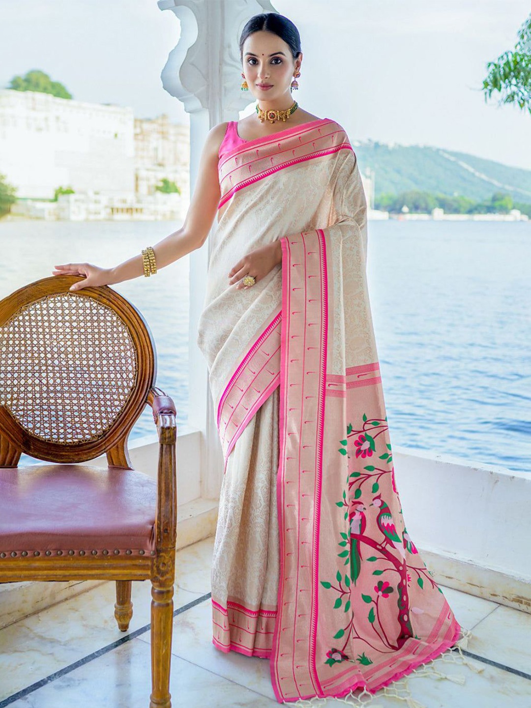 

MySilkLove Woven Design Zari Paithani Saree, White