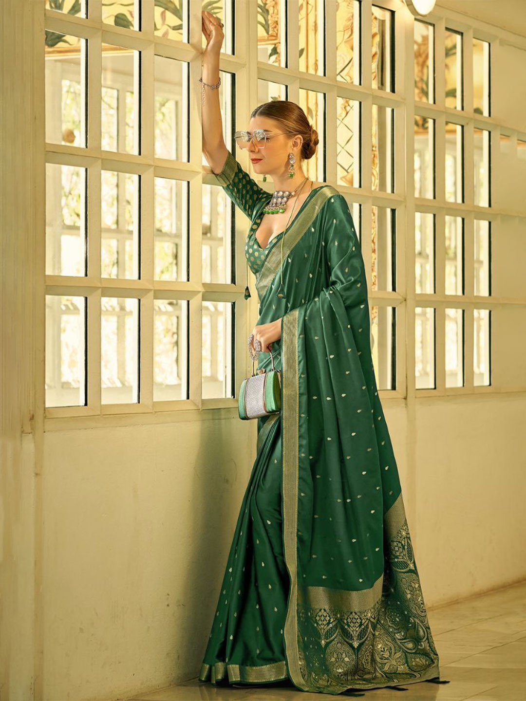 

MySilkLove Woven Design Zari Banarasi Saree, Green