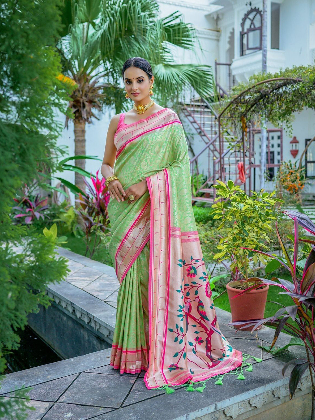

MySilkLove Woven Design Zari Paithani Saree, Green