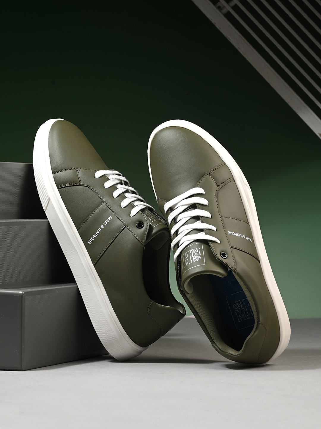 

Mast & Harbour Men Colourblocked Sneakers, Olive