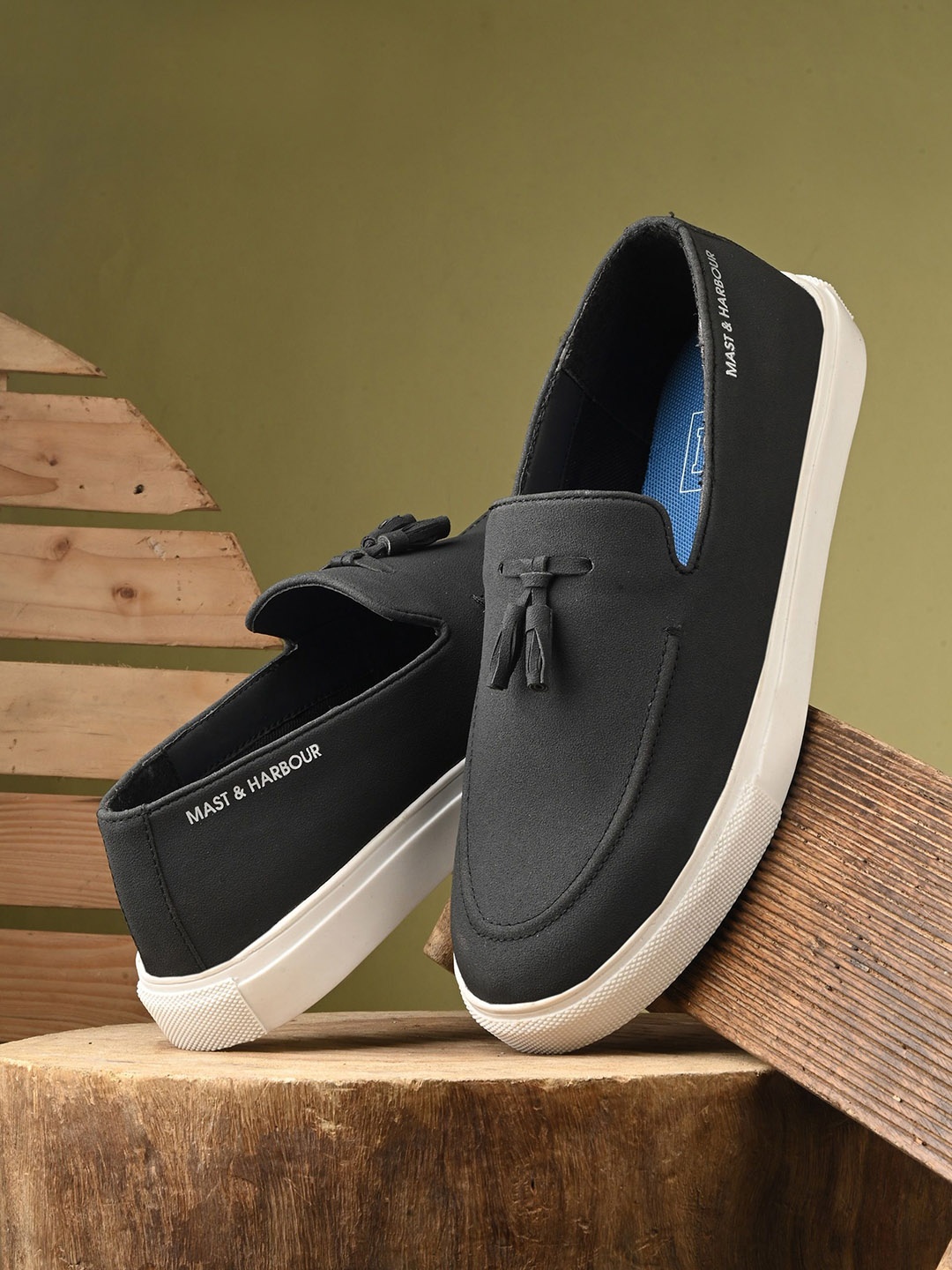 

Mast & Harbour Men Slip-On Sneakers, Black