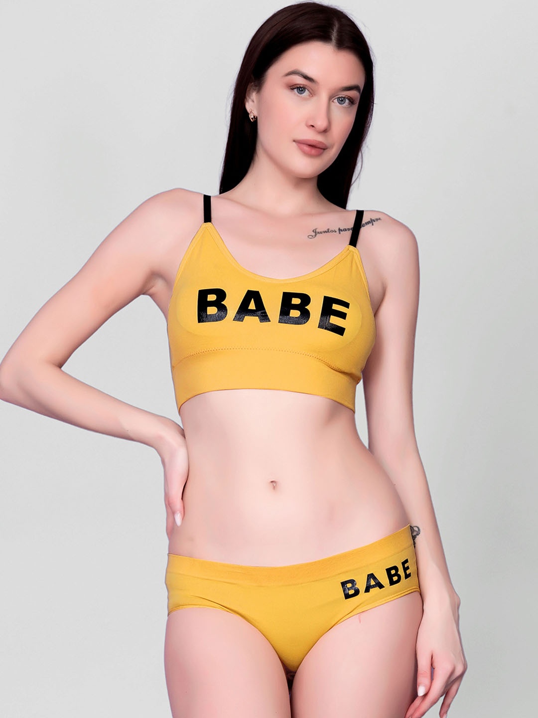 

Spiaty Printed Lightly Padded Bra With Mid-Rise Briefs, Yellow