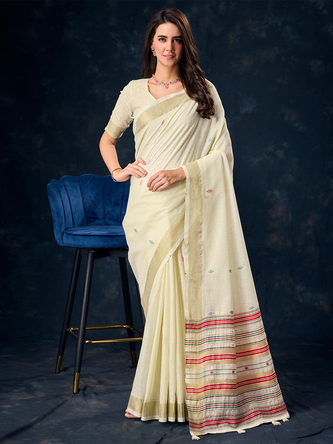 

Mitera Woven Design Zari Saree, Off white